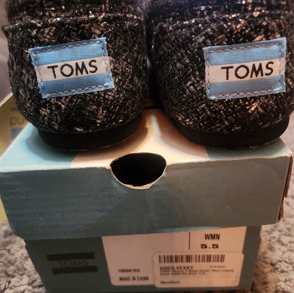 TOMS Wool Black and Silver Classic - Picture 3 of 5